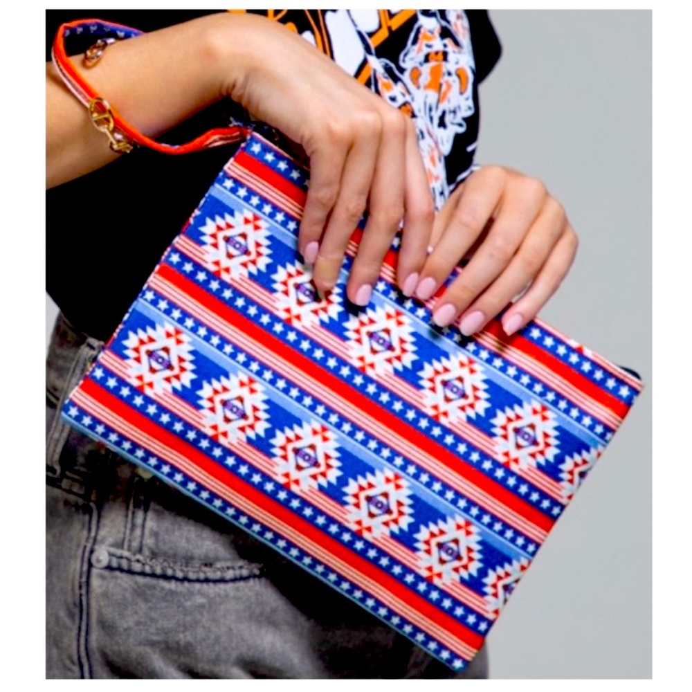 💥NWT💥 Americana Wristlet
